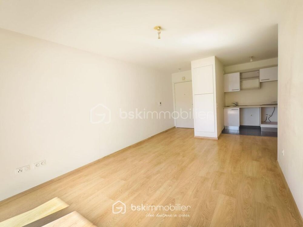 Vente Appartement Coup de cœur assuré pour ce F3 lumineux avec grand balcon et double parkings au Plessis-Trévise ! Le plessis trevise