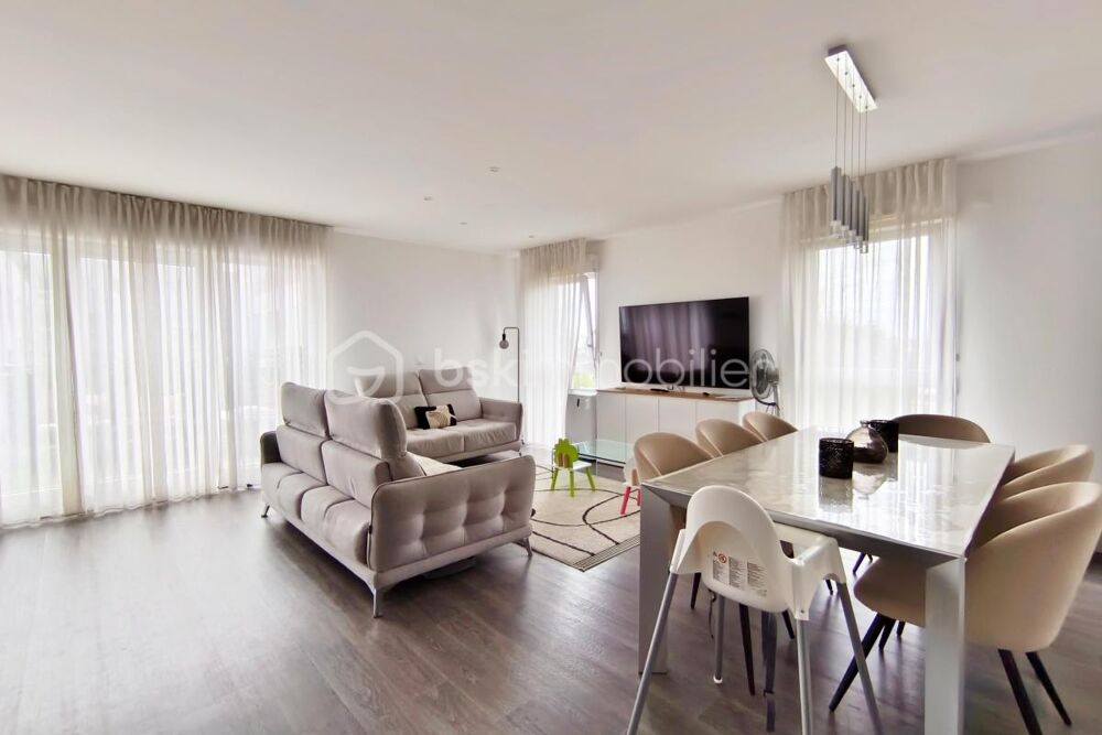 Appartement 3 pièces de 70m²  Dernier étage avec balcon et parking
