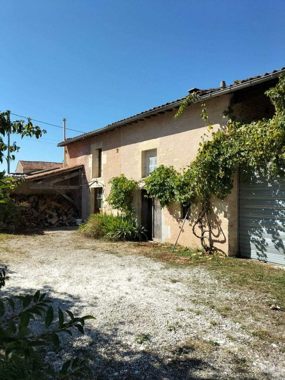 Dpt Charente (16), EBREON à vendre un ensemble de deux maisons