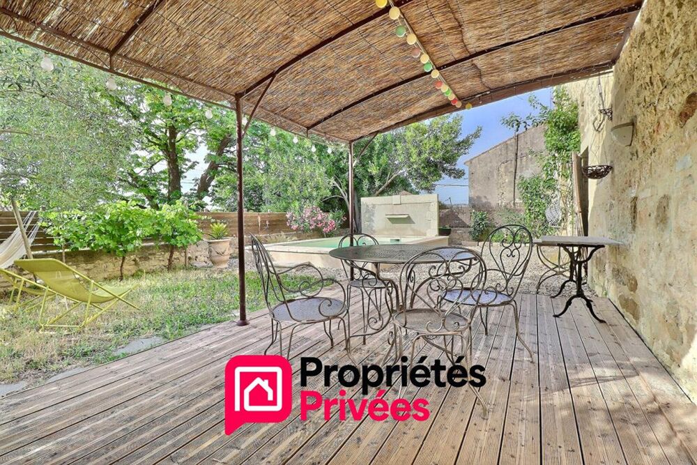 Proche Uzès, mas de village avec piscine