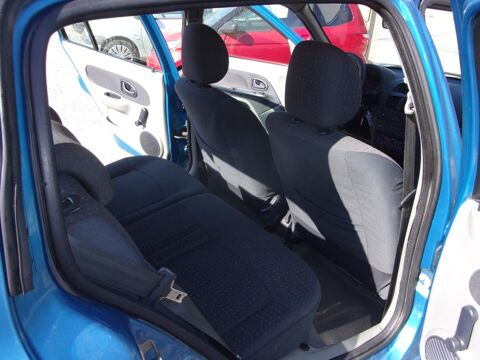 Clio II 1,5 DCI DYNAMIQUE 80CV 2004 occasion 13510 &Eacute;guilles