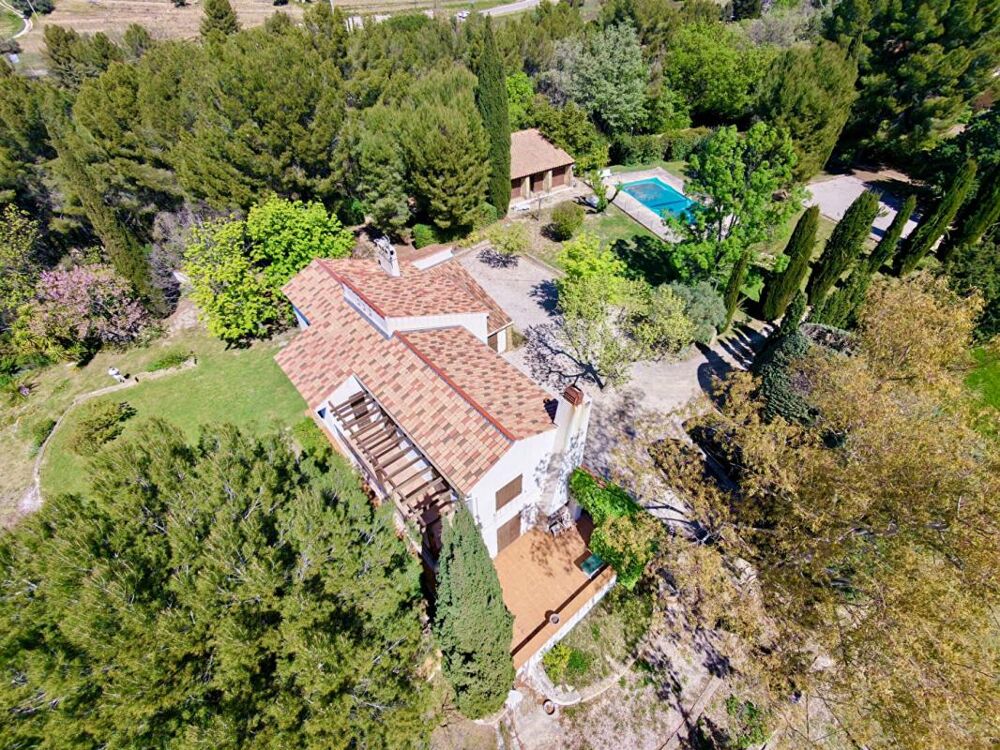 Vente Villa Le Castellet  Propriété de caractère au potentiel exceptionnel, au coeur d'un écrin de nature - 860 000 euros Le castellet