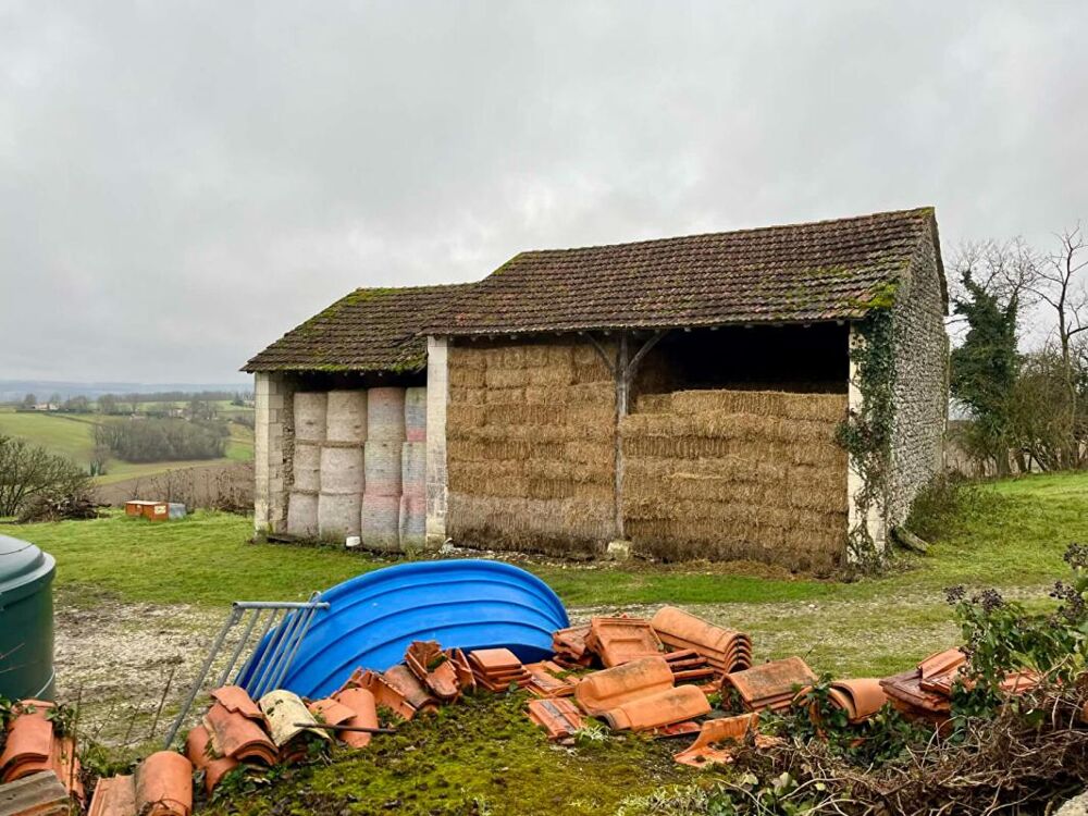Corps de ferme avec dépendances à rénover