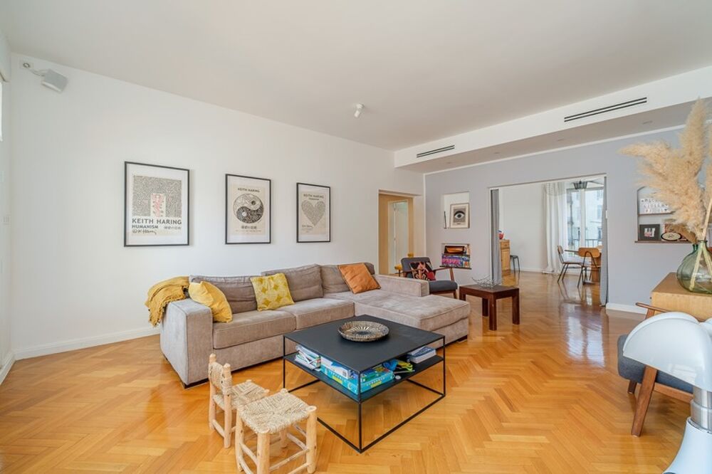 MARSEILLE 8?  À deux pas de la Place Delibes  Élégant appartement familial avec terrasse, cave et grand box en supplément