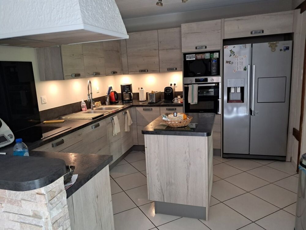 Spacieuse maison de campagne de 244 m² avec piscine