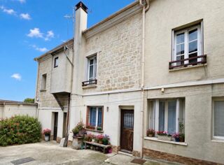  Immeuble à vendre 15 + pièces 290 m²