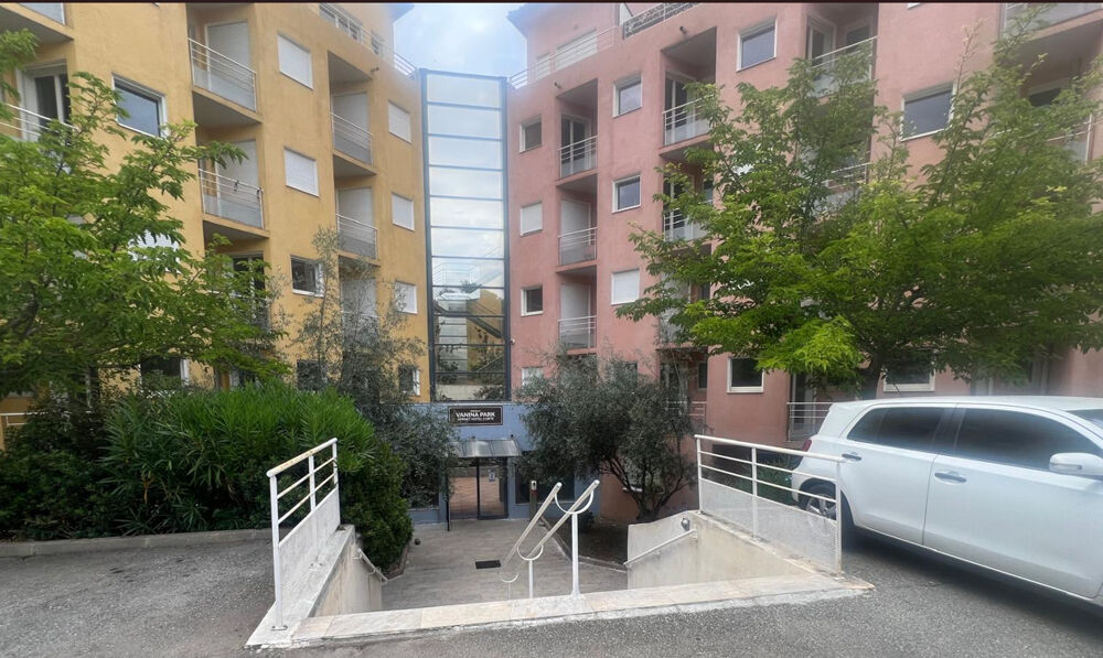 b - 1 appartement de type T3 duplex au dernier étage dans un immeuble à CORTE