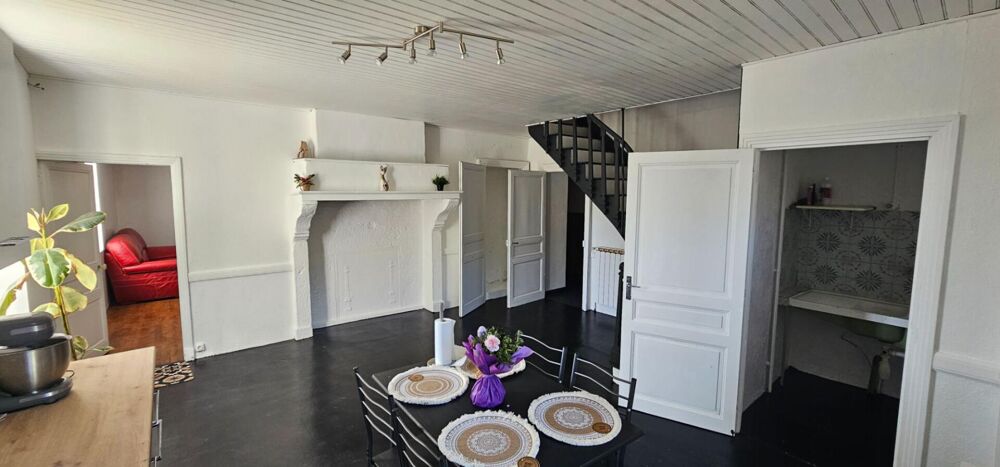 ST JUST EN CHEVALET - CORPS DE FERME