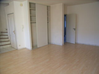 Appartement à louer 4 pièces 82 m²