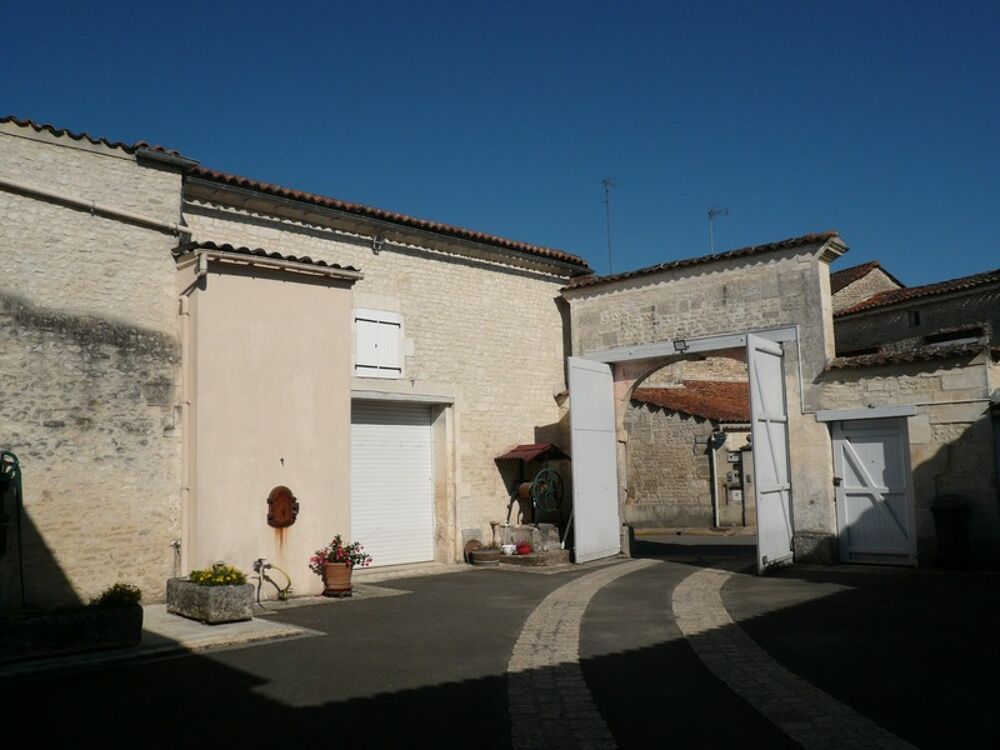 Vente Maison ? MERIGNAC (16) A vendre MAISON de CARACTERE en Pierre avec Piscine ? Merignac