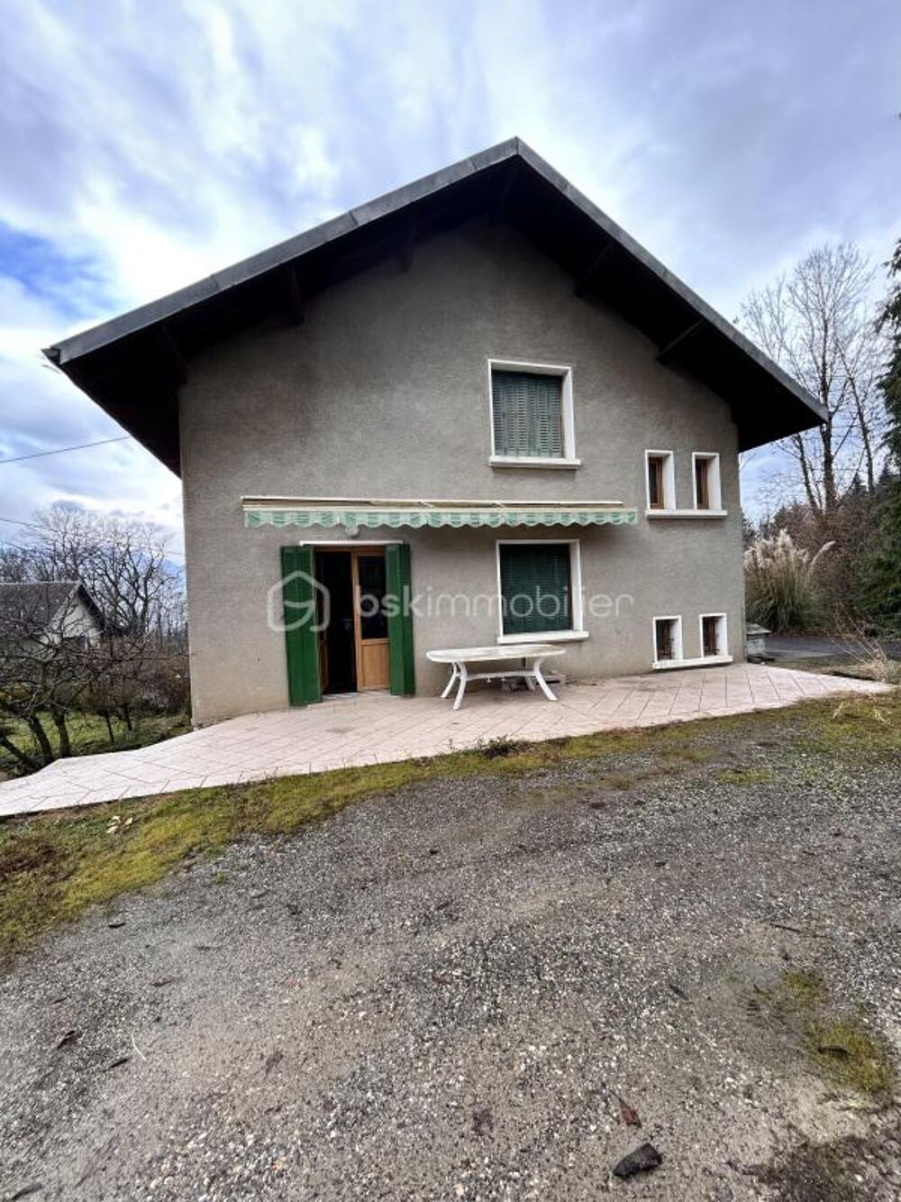 Maison familiale 6 pièces avec 4 chambres, terrasse, garages