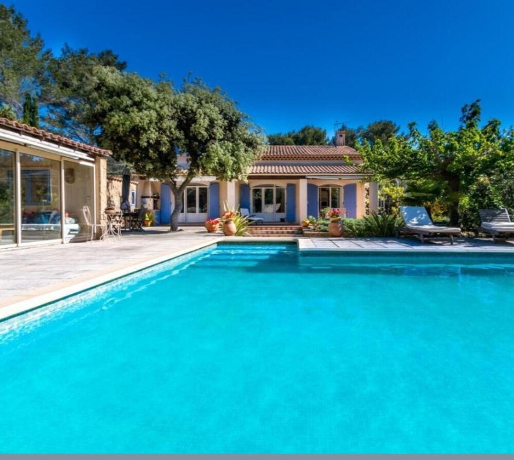 A vendre maison rénovée à Grans 150m2 avec un terrain de 5300m2