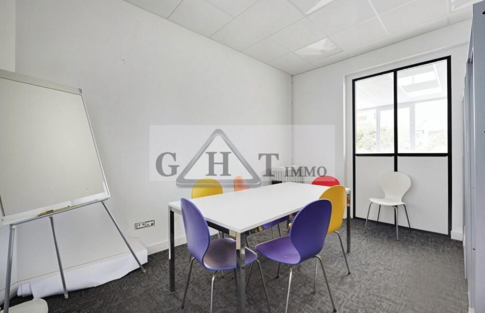   Bureaux 250 + Terrasse 200m2 à louer Montreuil Montreuil