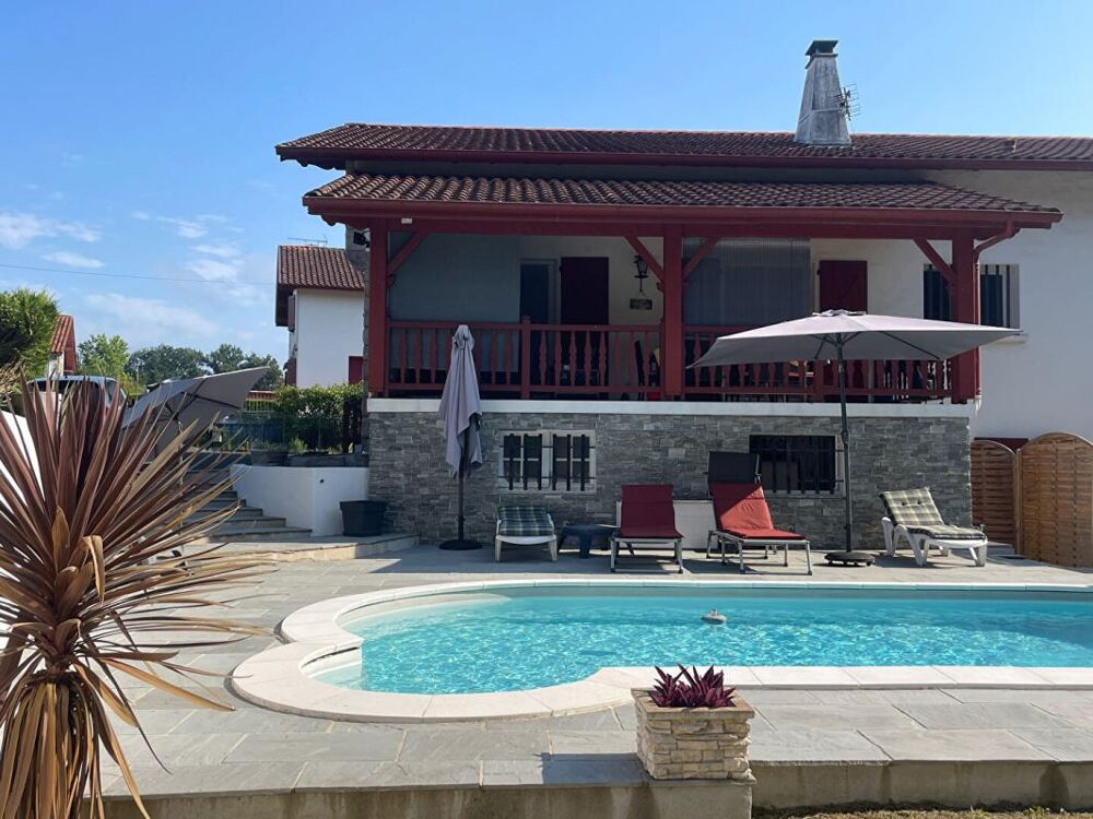 Saint-Jean-De-Luz, Maison familiale avec piscine