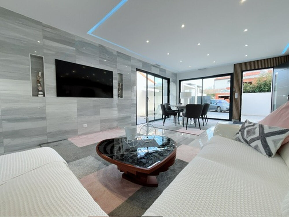 Vente Maison Magnifique villa 5 pièces de 105 m2 sur un terrain 4 faces au sud de Perpignan Perpignan