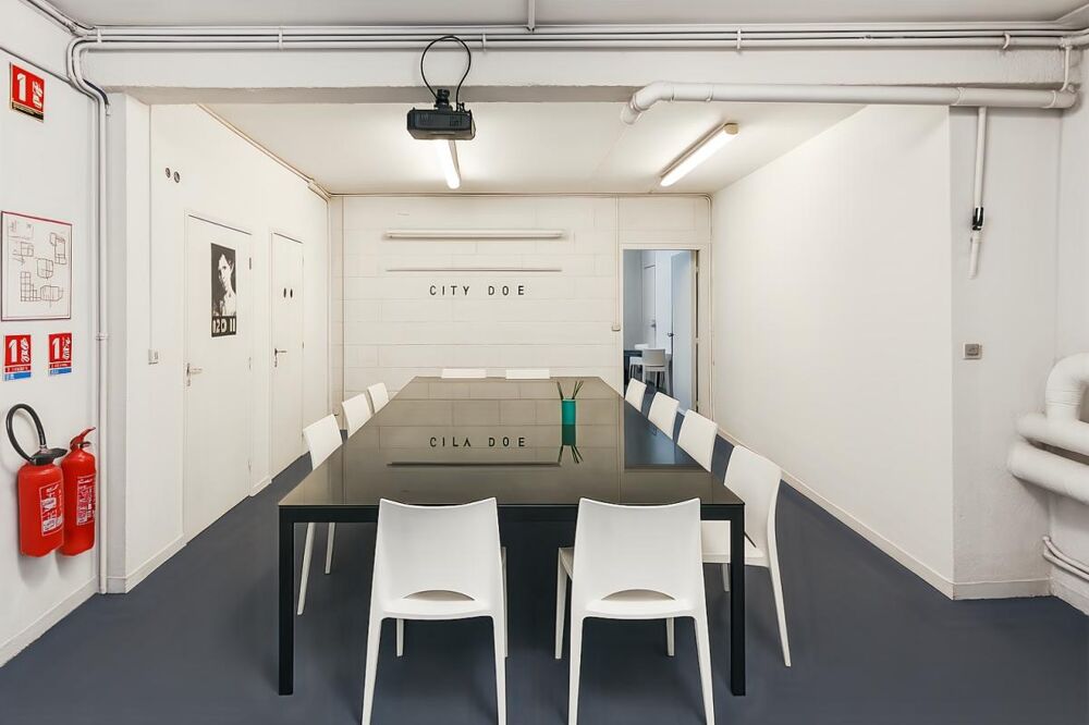   Local commercial d'angle proche place PEREIRE Paris 17
