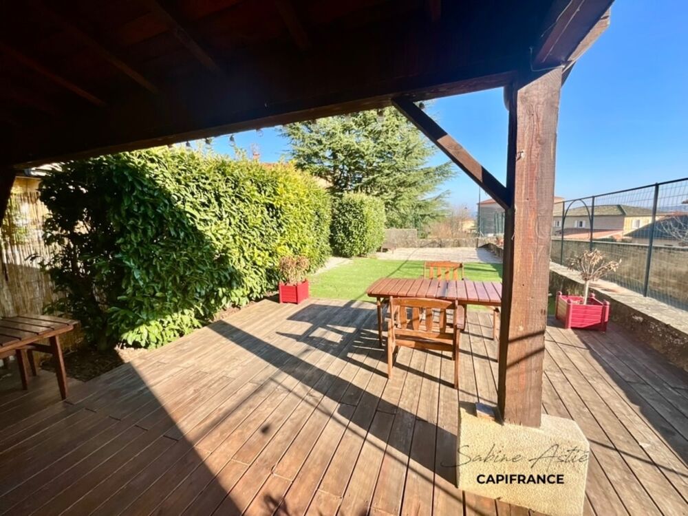 Maison de village en Pierres Dorées - 4 chambres, terrasse, jardin privatif et cave au coeur de Theizé