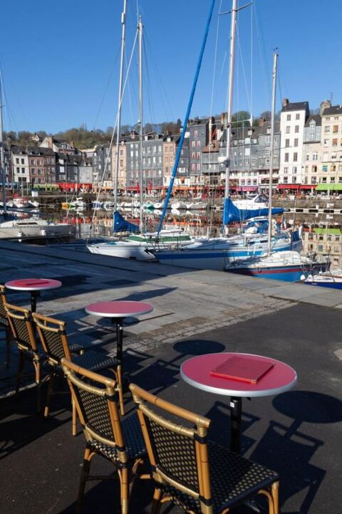 BRASSERIE LIC IV Emplacement N&deg;1 Port Baln&eacute;aire C&ocirc;te d'Azur 5300000 83150 Bandol