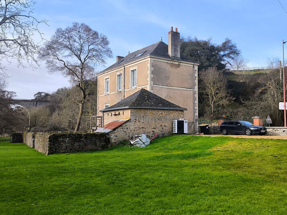 ? Charme et panorama sur la Sarthe  Superbe maison ancienne rénovée avec grand jardin, à 5 minutes de Sablé-sur-Sarthe