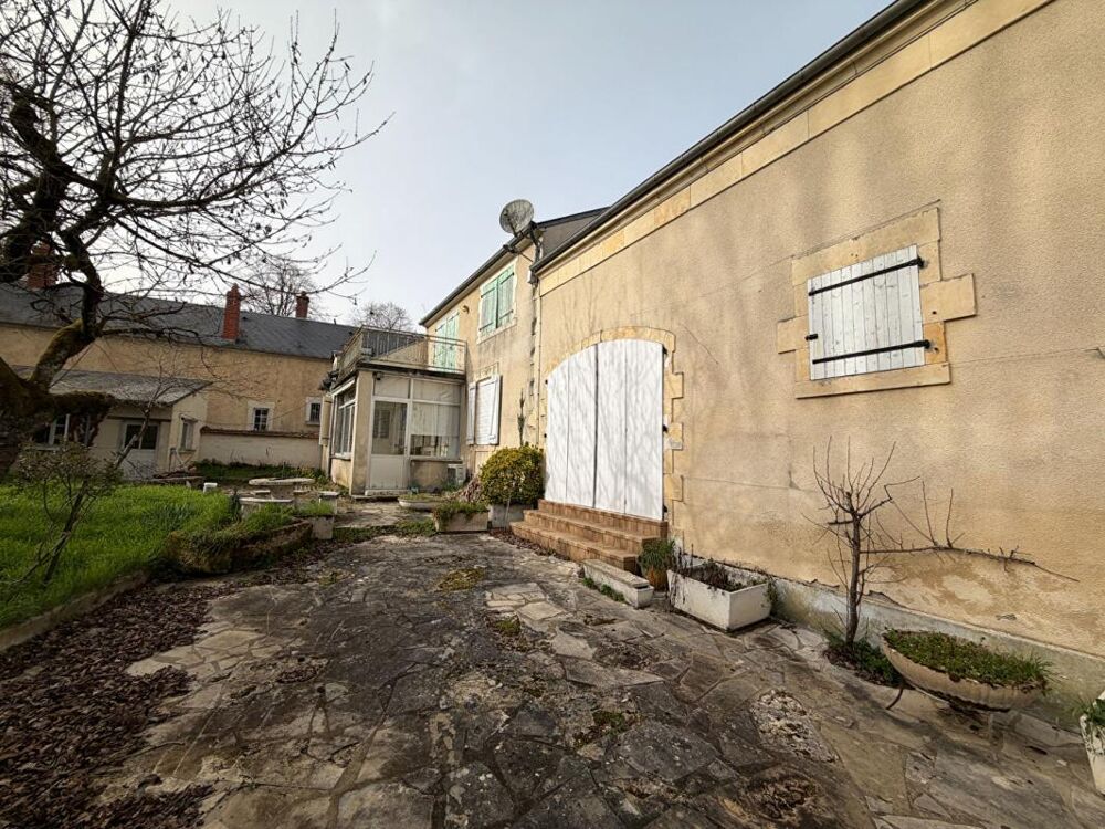 Jolie maison ancienne à rénover à Pougues Les Eaux
