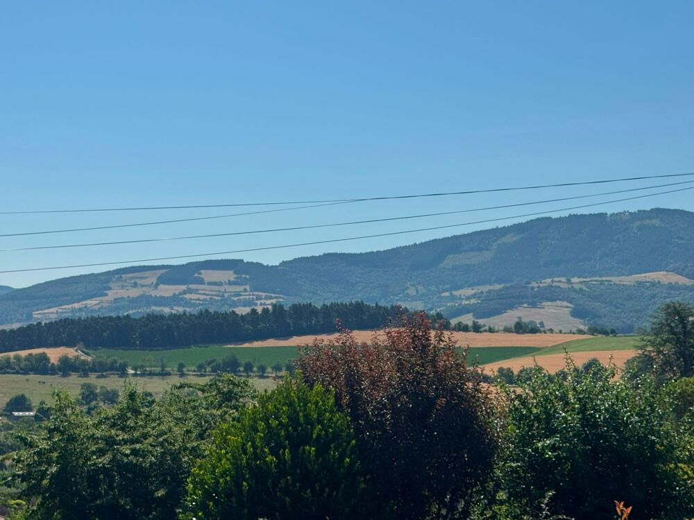 SAINT-JEAN-BONNEFONDS  Maison familiale de 120 m² avec jardin, terrasse et garage