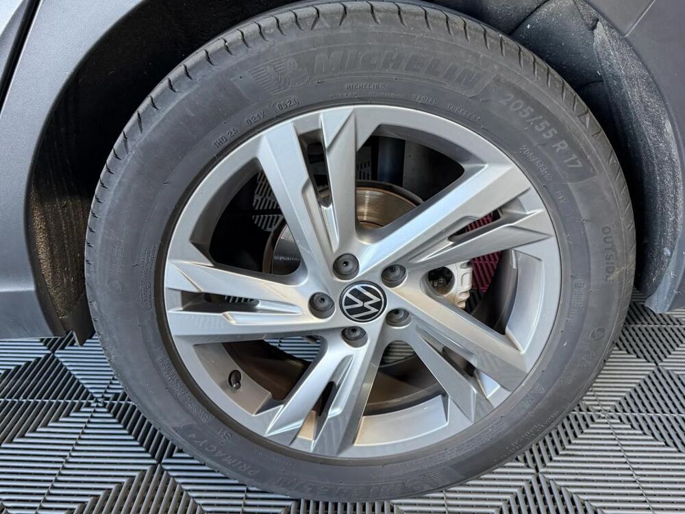 Taigo 1.5 TSI 16V DSG7 150 cv Bo&icirc;te auto r-line 2023 occasion 85190 Venansault