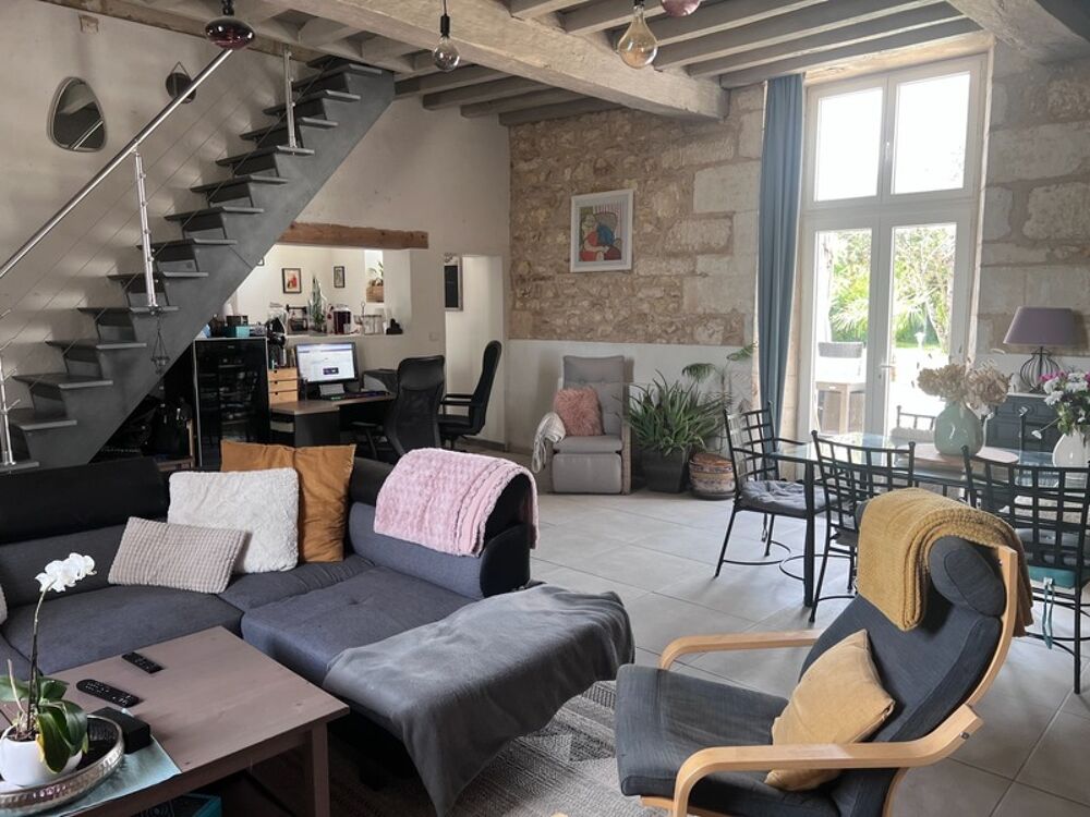 Vente Maison Maison à vendre 5 pièces VARZAY (17) avec piscine Varzay