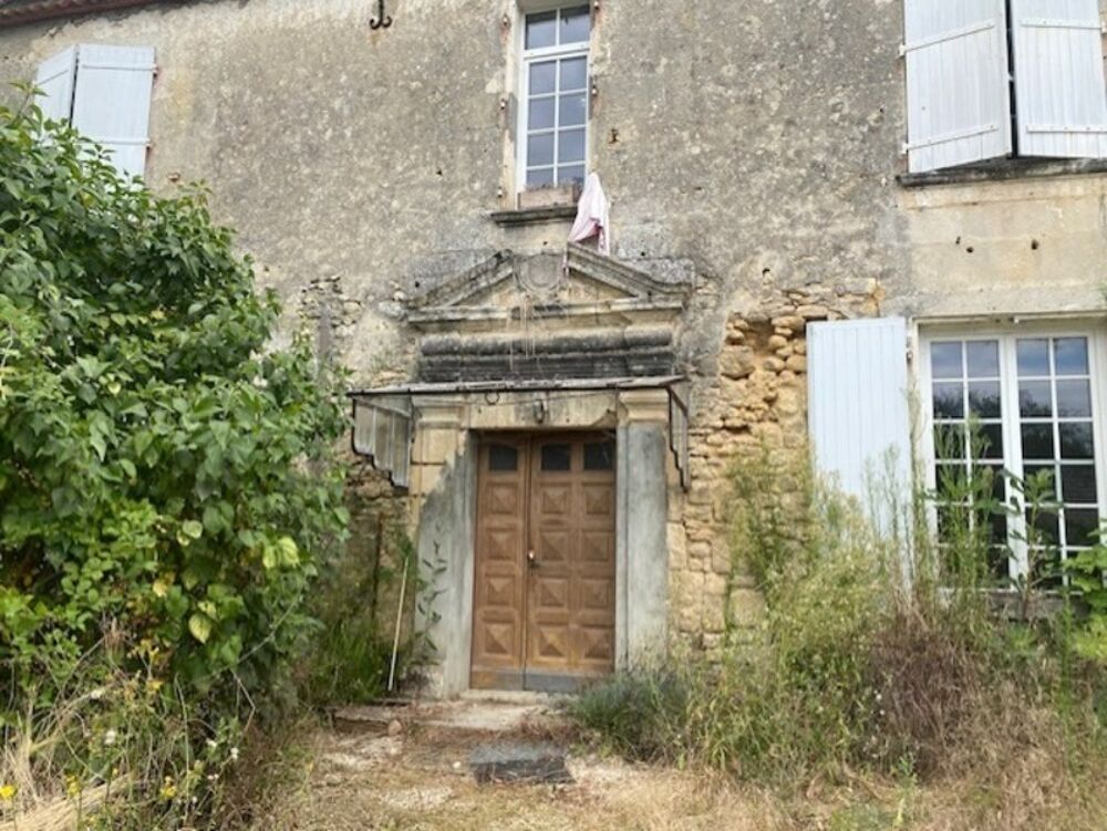 Magnifique corps de ferme, en pierres, à rénover, proche du bourg de Vindelle