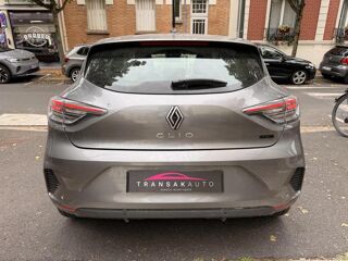 Clio V E-TECH FULL HYBRID 145 EVOLUTION RENAULT 2024 occasion 94100 Saint Maur Des Fossees