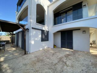  Villa  vendre 15 + pices 412 m