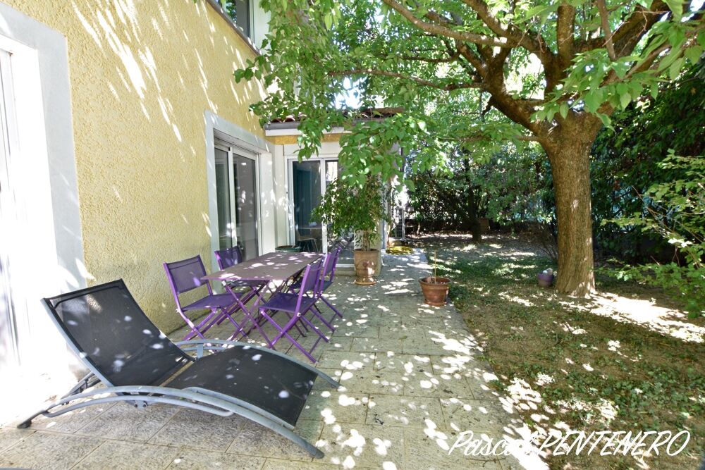 Volumes, lumière et sobriété énergétique : la maison familiale que vous attendiez à DECINES CHARPIEU (69)