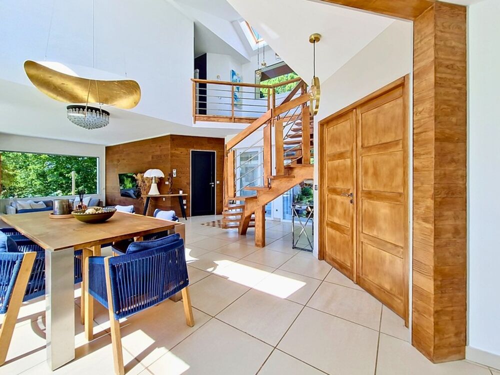 Villa d'exception avec vue lac, piscine et prestations haut de gamme