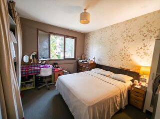  Maison à vendre 15 + pièces 325 m²