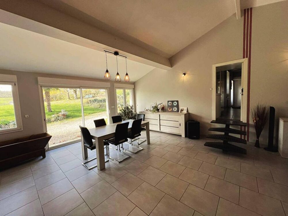 Maison Avec Piscine Allemans 8 pièce(s) 205 m2