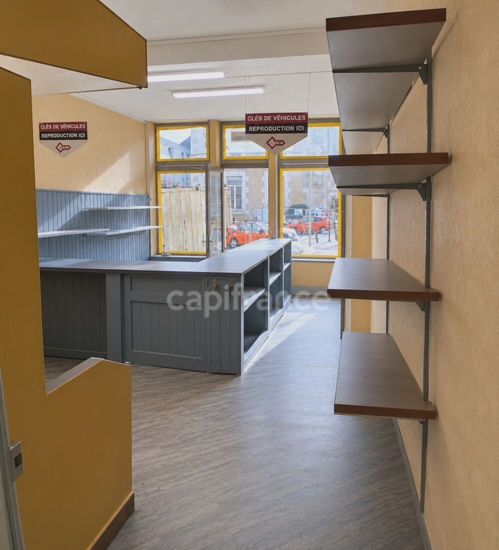 TONNERRE CENTRE-VILLE  IMMEUBLE DE CARACTÈRE AVEC HABITATION + LOCAL COMMERCIAL de 40m2