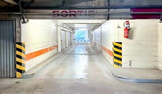  Parking / Garage à louer 13 m²