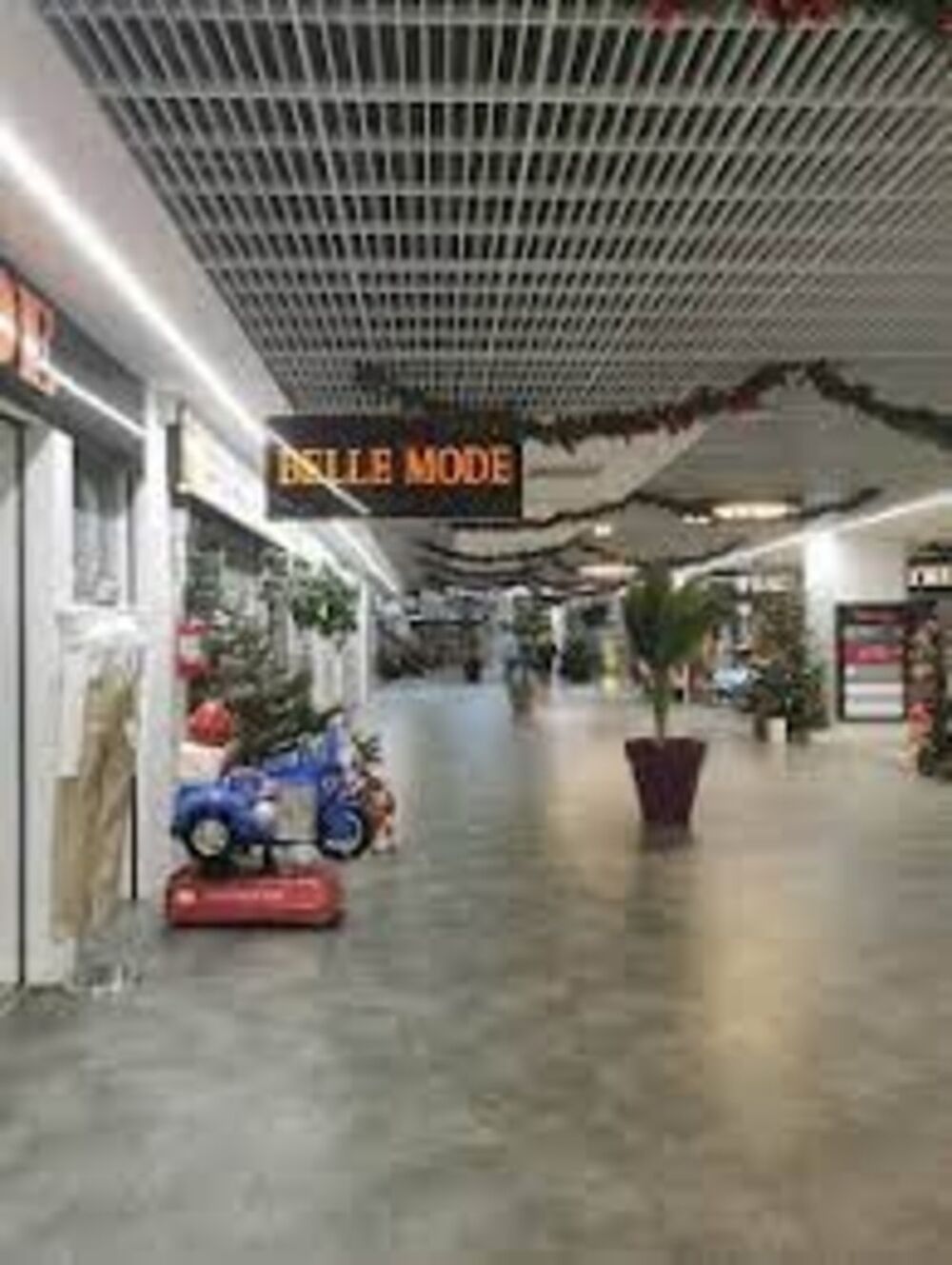   a vendre LOCAUX COMMERCIAUX DANS GALERIE MARCHANDE 2226m² Territoire de Belfort (90) 