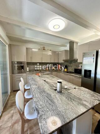  Maison � vendre 7 pi�ces 220 m�