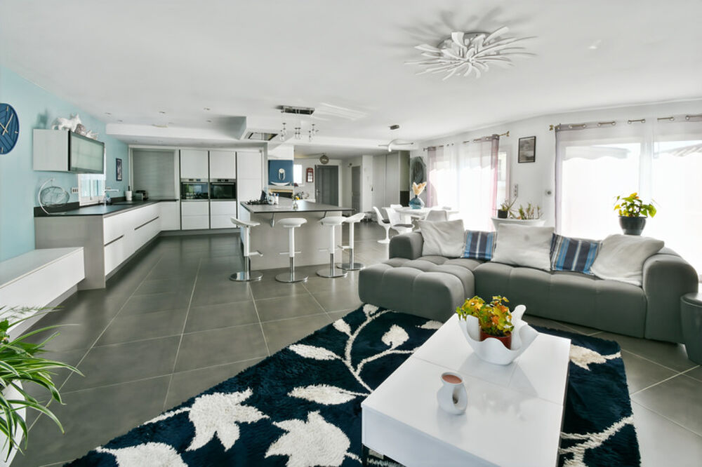 Maison à vendre 6 pièces proche de TONNAY BOUTONNE (17)- 183 m² habitables-Jardin- Piscine