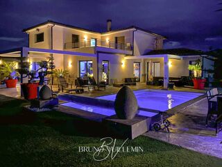  Villa à vendre 8 pièces 251 m²
