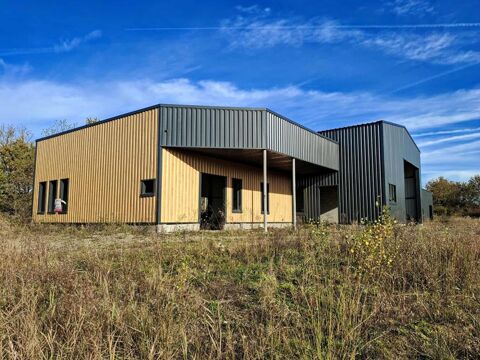 B&acirc;timent de 660 m&sup2; sur grand terrain &agrave; Laruscade (33620) 470000 33620 Laruscade