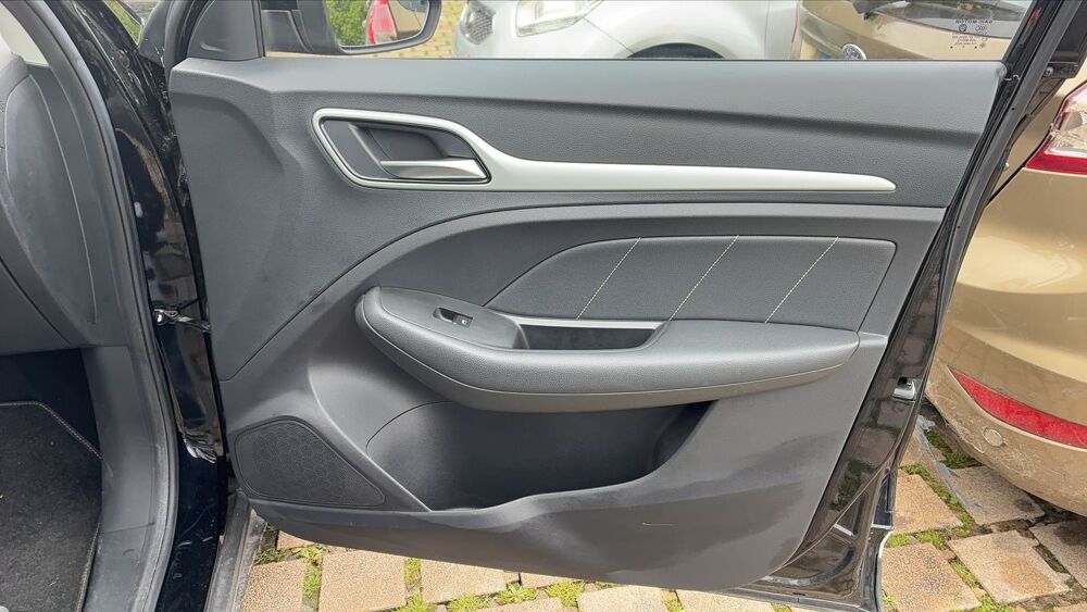 MG.ZS 143 44.5 kWh Luxury - Automatique Entretien constructeur 2021 occasion 92160 Antony
