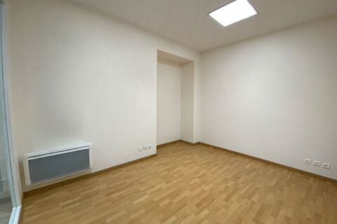   A LOUER - LOCAL COMMERCIAL / BUREAUX 
