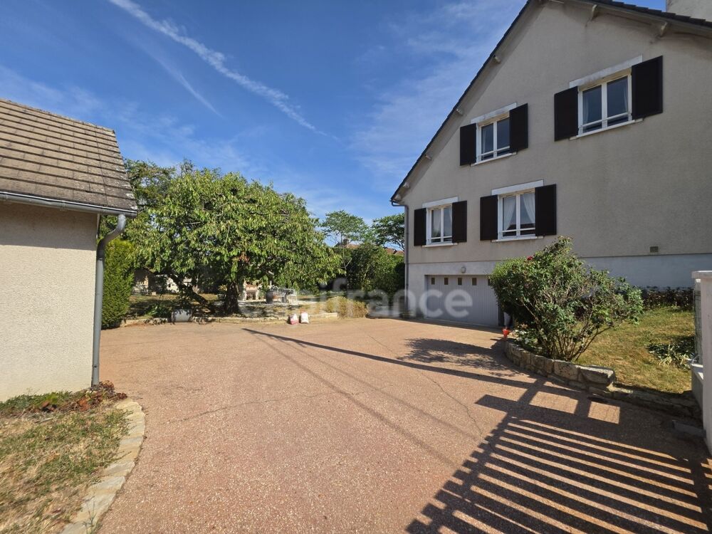 Maison à vendre 11 pièces VILLENEUVE SUR YONNE (89), 6 chambres, jardin 1976 M2