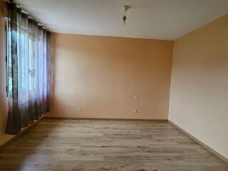  Appartement à louer 4 pièces 87 m²