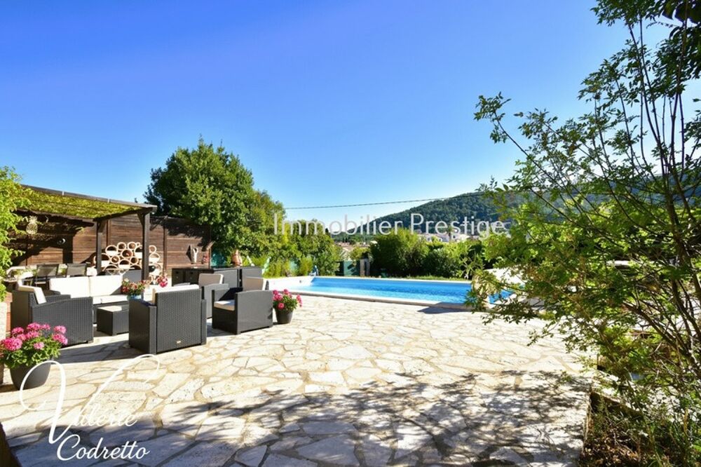 À vendre  Grande villa familiale 185 m² habitable avec piscine sur terrain plat de 1 996 m²  La Crau, La Moutonne (83)