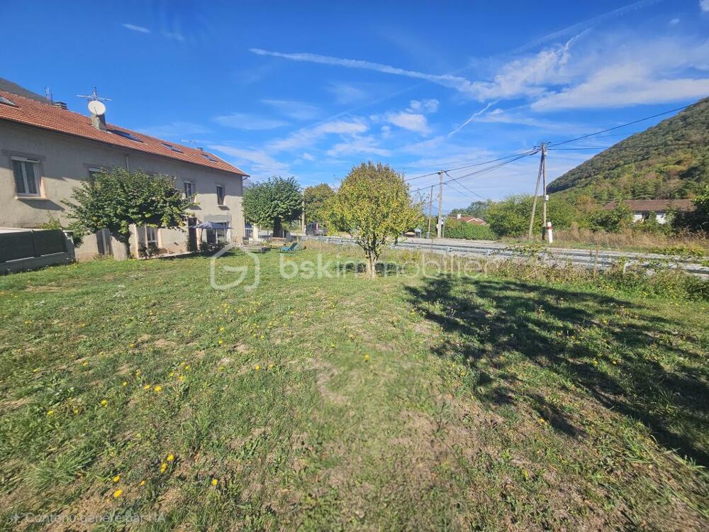 Vente Maison NOUVEAUTÉ À VIF – MAISON DE 277 M² SUR UNE PARCELLE DE 1638 M2 AVEC DEUX LOGEMENTS, 4 GARAGES ET UN FORT POTENTIEL ! Vif