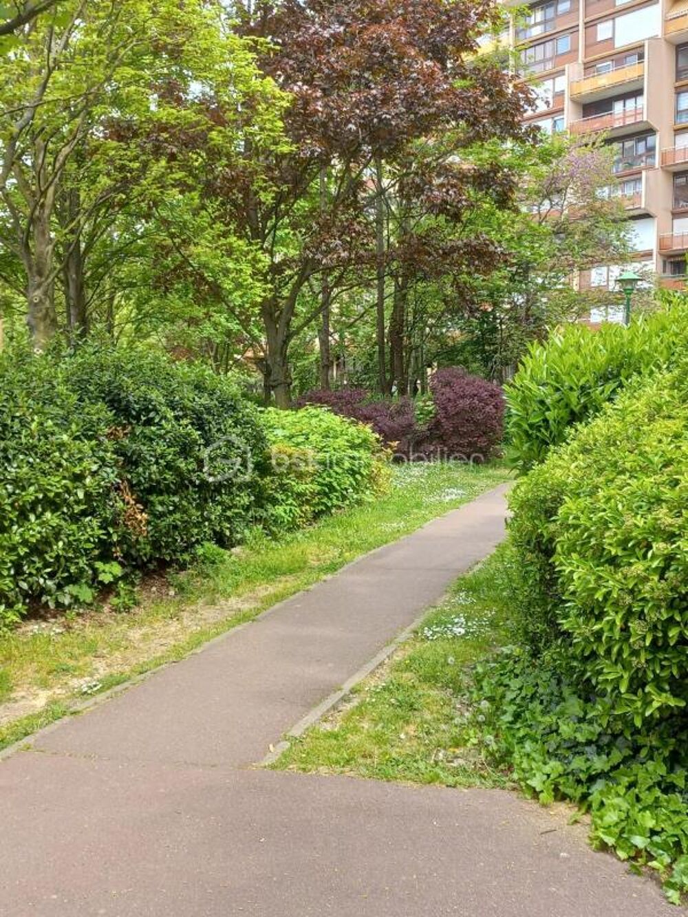 APPARTEMENT DE 82 M2, IDEAL POUR UNE FAMILLE - AVEC UNE PLACE STRATEGIQUE QUI FACILITE LE QUOTIDIEN