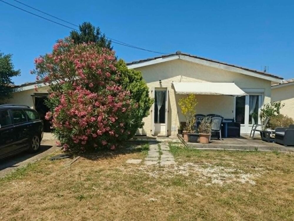 Maison de plain-pied avec grand garage, jardin et panneaux solaires - Saint-Christoly-de-Blaye (33920)