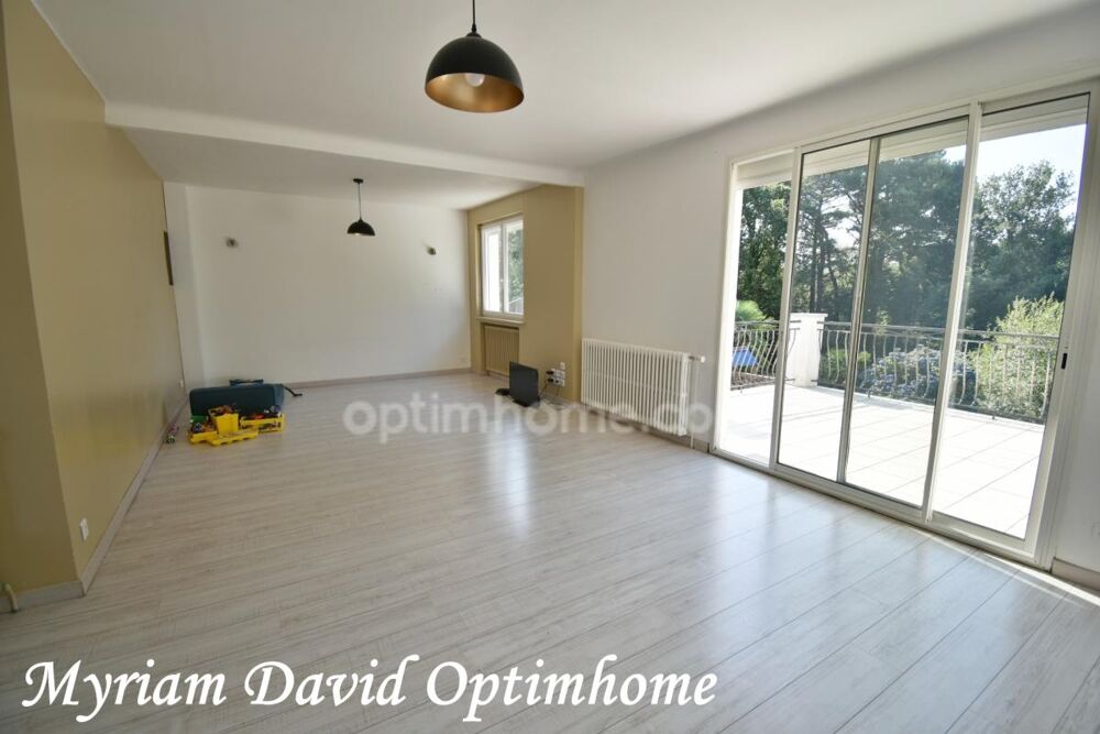 Vente Maison Maison familiale 171 m² – DPE C – 5 chambres – Terrain paysagé de 2 400 m² – Rostrenen Rostrenen